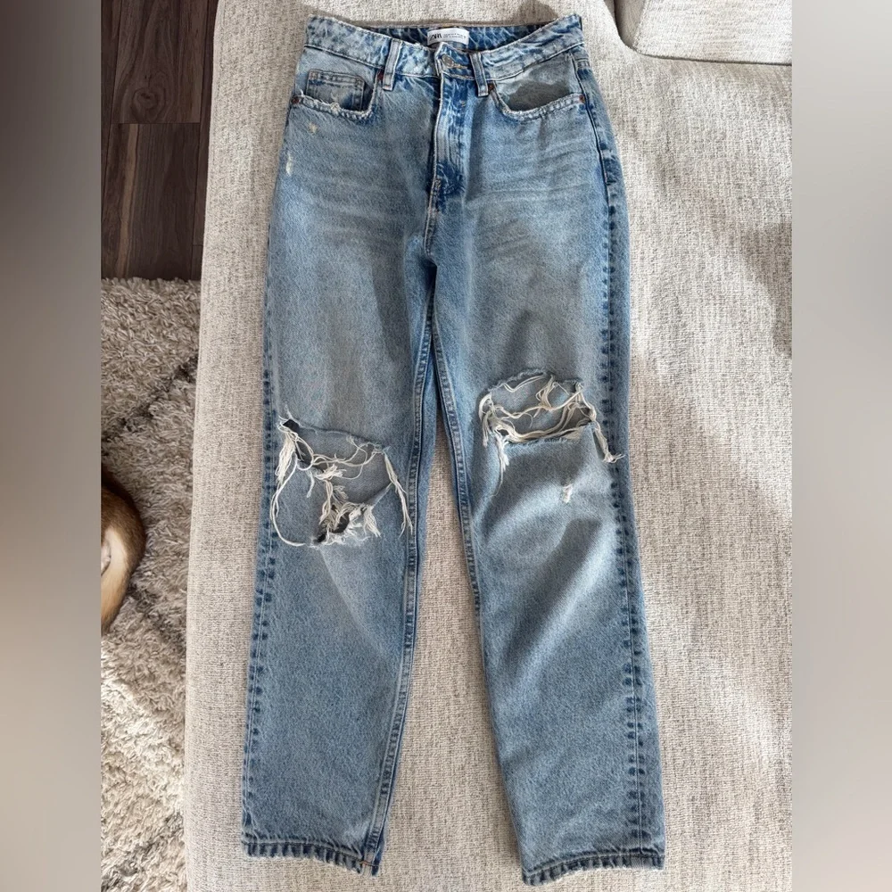 Zara - Distressed Denim Jeans - Picture 1 of 7